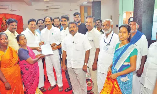 தெருவோர வியாபாரிகள் 25 பேருக்கு வங்கிக் கடன்