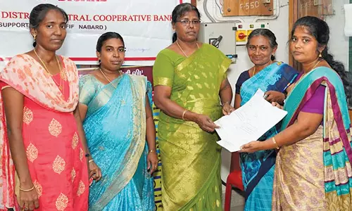 ஆறுமுகநேரி  கூட்டுறவு வங்கியில் கடன் மேளா நிகழ்ச்சி