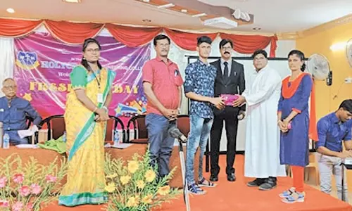 தூத்துக்குடி ஹோலிகிராஸ் என்ஜினீயரிங் கல்லூரியில் முதலாம் ஆண்டு மாணவர்களுக்கு  வரவேற்பு விழா