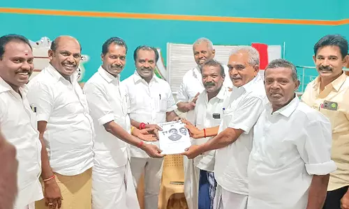 ஆலங்குளத்தில் அ.தி.மு.க. பூத் கமிட்டி ஆலோசனை கூட்டம்