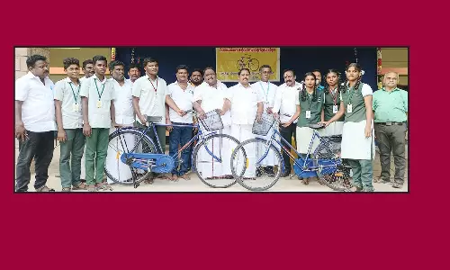 கருமாத்தூரில்  அரசின் விலையில்லா சைக்கிள்கள்