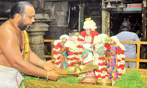 புரட்டாசி சனிக்கிழமையையொட்டி நெல்லை பெருமாள் கோவில்களில் சிறப்பு வழிபாடு