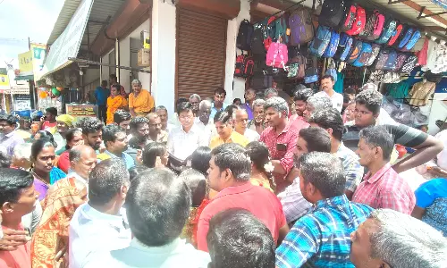 சூலூர் அருகே  குடிநீர் கேட்டு பொதுமக்கள் சாலைமறியல்