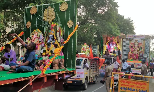 பரமத்தி வேலூரில் காவிரி ஆற்றில் விநாயகர் சிலைகள் கரைப்பு