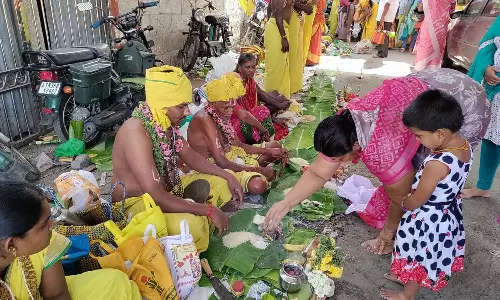 காரமடை பெருமாள் கோவிலில் குவிந்த பக்தர்கள்