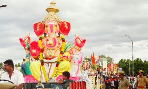 சென்னையில் பிரமாண்ட விநாயகர் சிலைகள் ஊர்வலம்: 4 இடங்களில் கரைப்பதற்கு சிறப்பு ஏற்பாடு