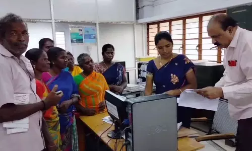 பாப்பிரெட்டிபட்டி தாலுகா அலுவலகத்தில்  வருவாய் கோட்டாட்சியர் திடீர் ஆய்வு