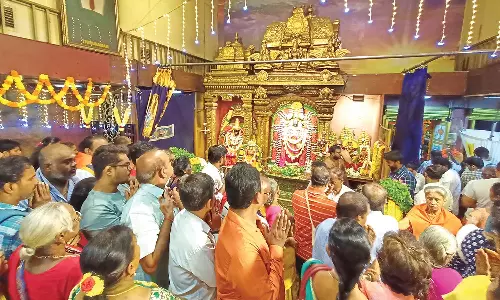 புரட்டாசி முதல் சனிக்கிழமை: பெருமாள் கோவில்களில் பக்தர்கள் வழிபாடு