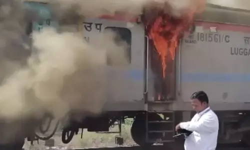 திருச்சியில் இருந்து குஜராத் சென்ற ரெயிலில் திடீர் தீ விபத்து..