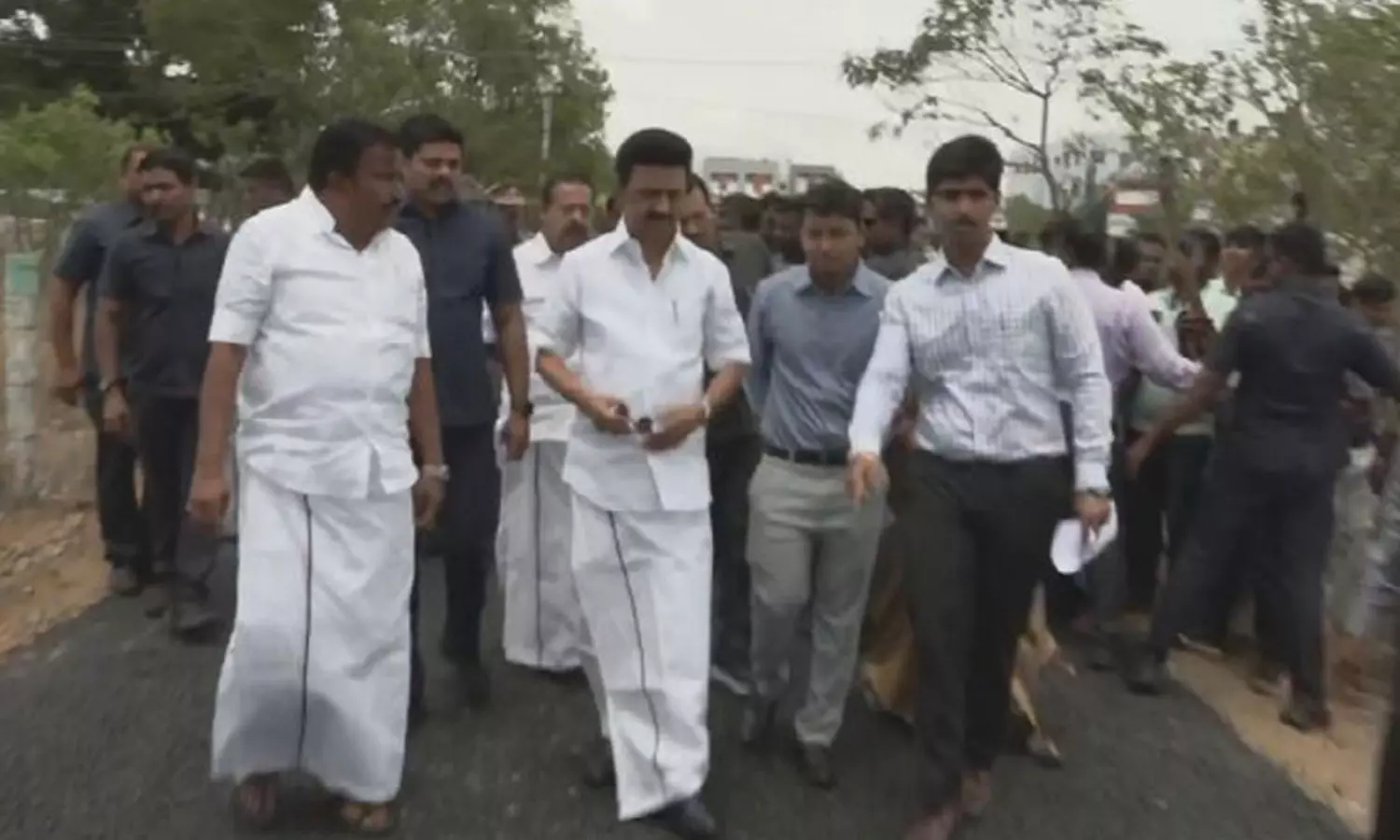 கோவையில் இன்று முதலமைச்சர் மு.க.ஸ்டாலின் ஆய்வு: சாலைப்பணிகளை பார்வையிட்டார் கோவையில் இன்று முதலமைச்சர் மு.க.ஸ்டாலின் ஆய்வு: சாலைப்பணிகளை பார்வையிட்டார்