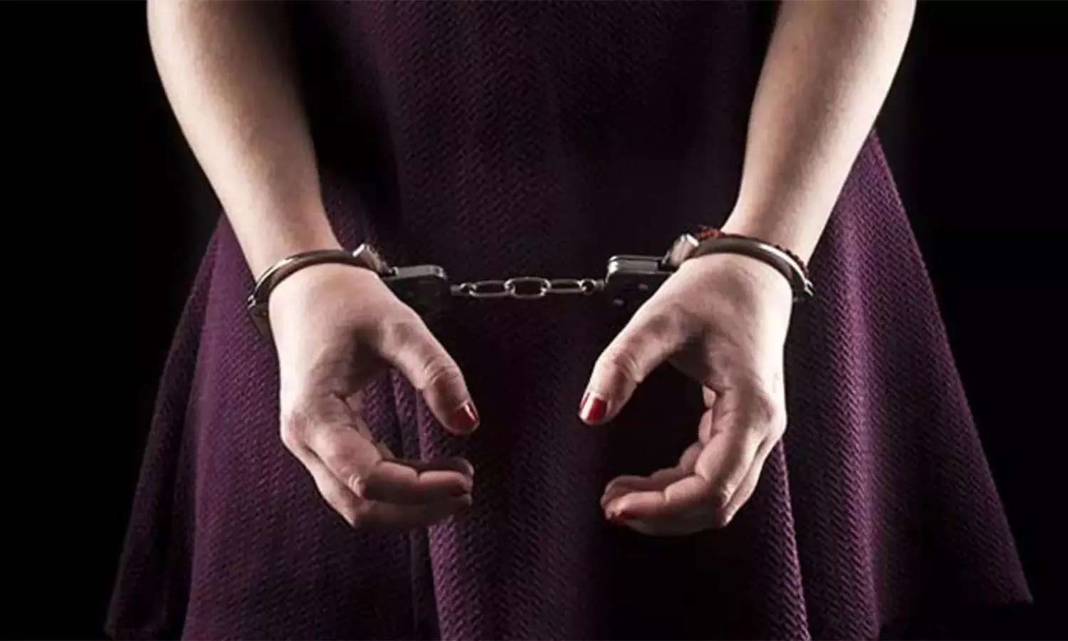 ஓடும் பஸ்சில் நகை திருட்டு: சென்னையை சேர்ந்த 2 பெண்கள் கைது ஓடும் பஸ்சில் நகை திருட்டு: சென்னையை சேர்ந்த 2 பெண்கள் கைது