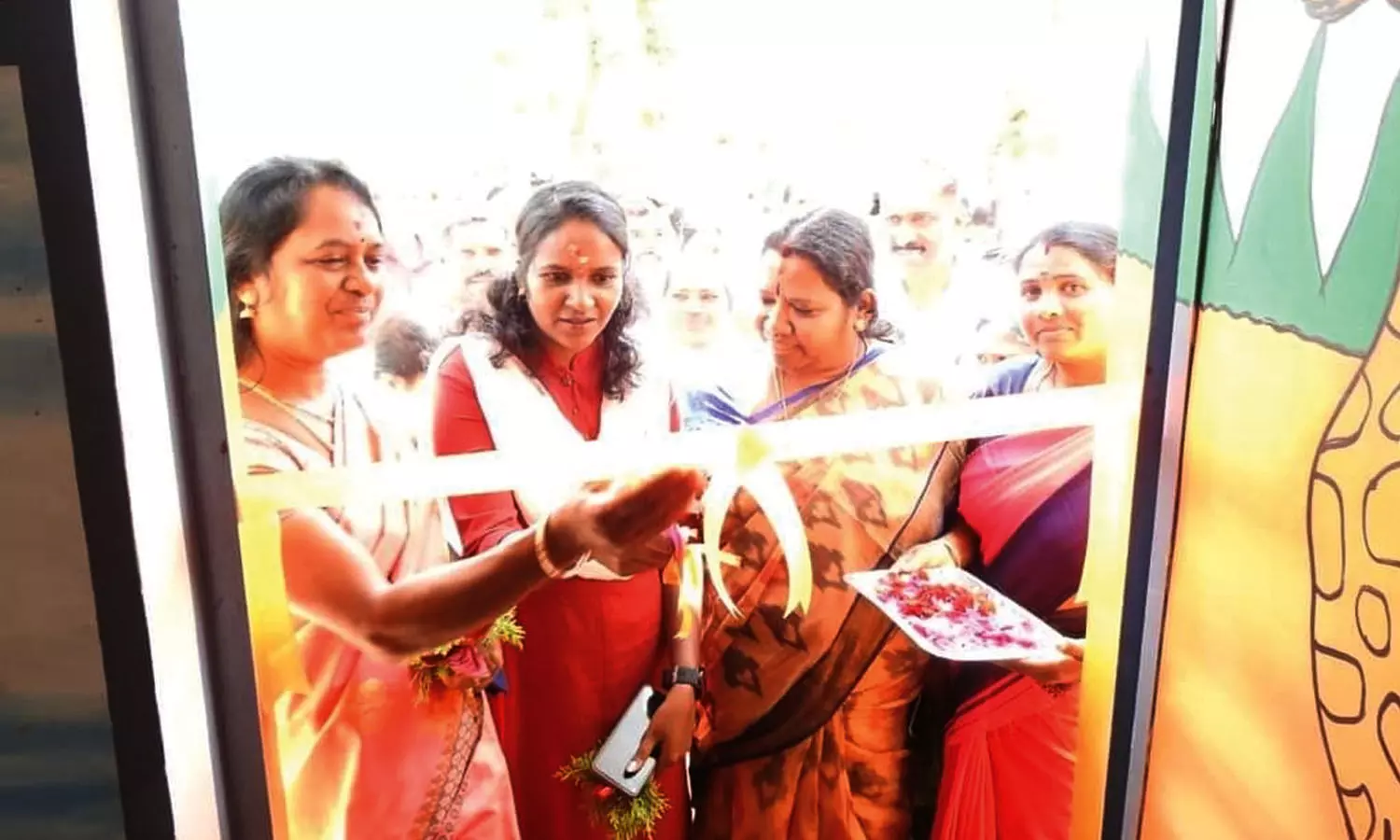 ஊட்டி சோலாடி பகுதியில் அங்கன்வாடி மையம் திறப்பு ஊட்டி சோலாடி பகுதியில் அங்கன்வாடி மையம் திறப்பு