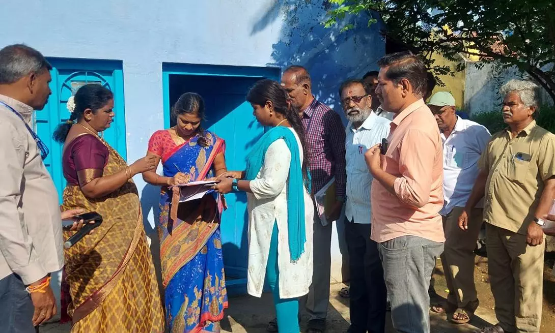 ஆக்கிரமிப்பு செய்து கட்டிய வீடுகளை காலி செய்ய நோட்டீஸ் ஆக்கிரமிப்பு செய்து கட்டிய வீடுகளை காலி செய்ய நோட்டீஸ்