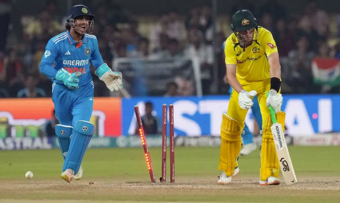 ஆஸ்திரேலியாவிற்கு எதிரான 2-வது ஒரு நாள் போட்டி: 99 ரன்கள் வித்தியாசத்தில் இந்தியா அபார வெற்றி ஆஸ்திரேலியாவிற்கு எதிரான 2-வது ஒரு நாள் போட்டி: 99 ரன்கள் வித்தியாசத்தில் இந்தியா அபார வெற்றி