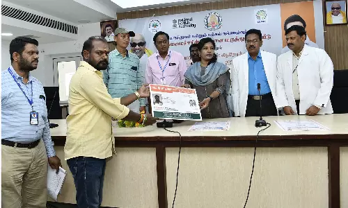 தமிழக முதல்-அமைச்சரின் மருத்துவ காப்பீடு திட்ட பயனாளிகளுக்கு அடையாள அட்டை