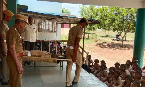 அரசு பள்ளியில் தீத்தடுப்பு ஒத்திகை