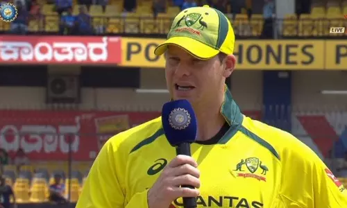 2வது ஒருநாள் கிரிக்கெட்: டாஸ் வென்ற ஆஸ்திரேலியா பந்துவீச்சு தேர்வு