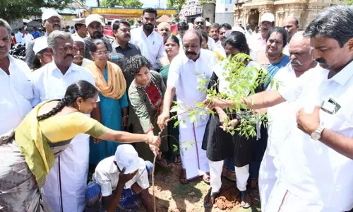வைகையாறு சுத்தப்படுத்தும் பணிகள்-அமைச்சர் பார்வையிட்டார்
