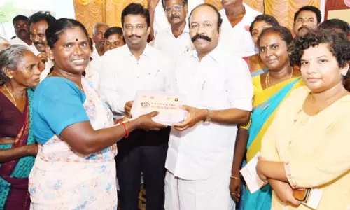 மருத்துவ முகாம்களை பொதுமக்கள் பயன்படுத்திக் கொள்ள வேண்டும்- அமைச்சர் பெரியகருப்பன்