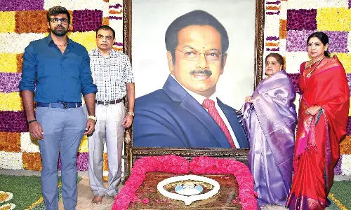 பத்மஸ்ரீ டாக்டர் பா.சிவந்தி ஆதித்தனாரின் 88வது பிறந்தநாள் விழா - உருவப்படத்துக்கு மலர் தூவி மரியாதை