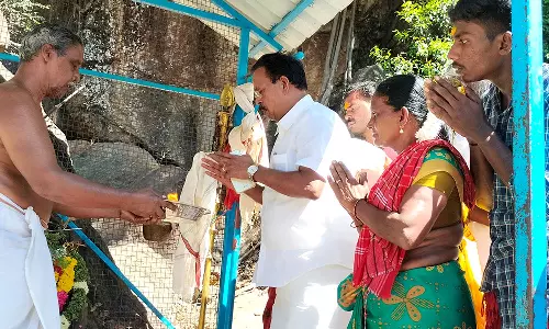 ராகுல்காந்தி பிரதமராக வேண்டி திருக்குறுங்குடி நம்பி கோவிலுக்கு ரூபி மனோகரன் எம்.எல்.ஏ. பாதயாத்திரை