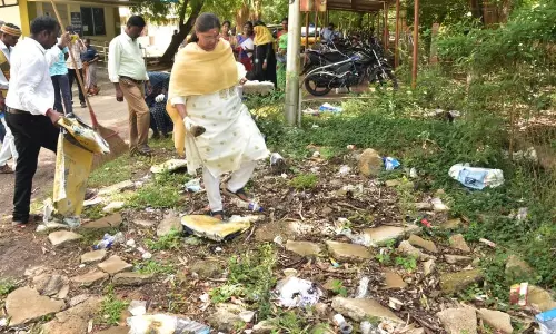 அரசு அலுவலகங்களை தூய்மை செய்யும் பணி