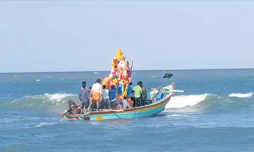 விநாயகர் சிலைகள் கடலில் கரைப்பு