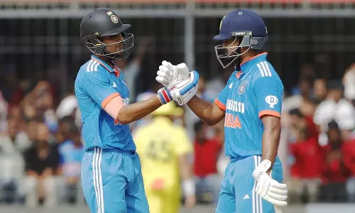 2வது ஒருநாள் போட்டி - சதமடித்து அசத்திய ஷ்ரேயஸ் அய்யர், சுப்மன் கில்