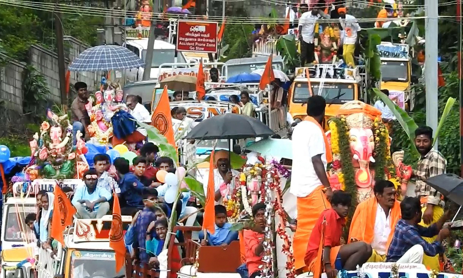 கொடைக்கானலில் விநாயகர் சிலைகள் ஊர்வலம் | Vinayagar idols procession in ...