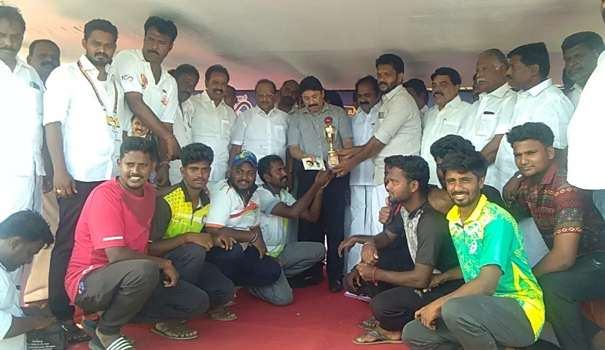 அறந்தாங்கியில் மாநில அளவிலான கிரிக்கெட் போட்டி அறந்தாங்கியில் மாநில அளவிலான கிரிக்கெட் போட்டி