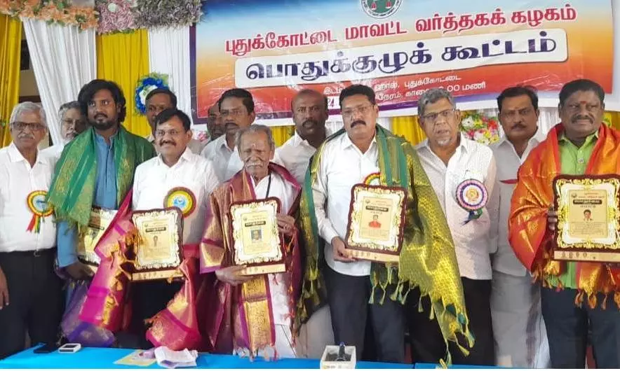 திருமயம் பேருந்து நிலையத்திற்கு அனைத்து பேருந்துகளும் வந்து செல்ல வலியுறுத்தல் திருமயம் பேருந்து நிலையத்திற்கு அனைத்து பேருந்துகளும் வந்து செல்ல வலியுறுத்தல்