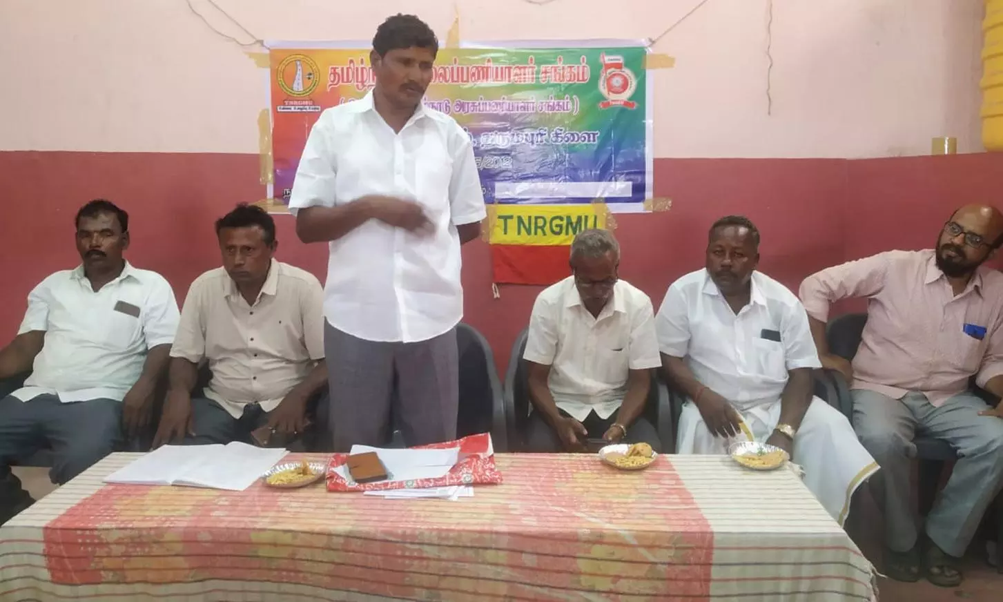 சாலைப்பணியாளர் சங்க பொதுக்குழு கூட்டம் சாலைப்பணியாளர் சங்க பொதுக்குழு கூட்டம்