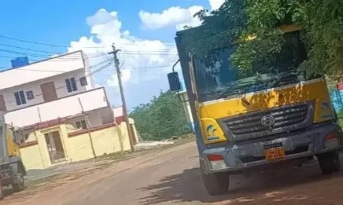 கிராவல் மண் அள்ளி சென்ற 2 லாரிகள் பறிமுதல்