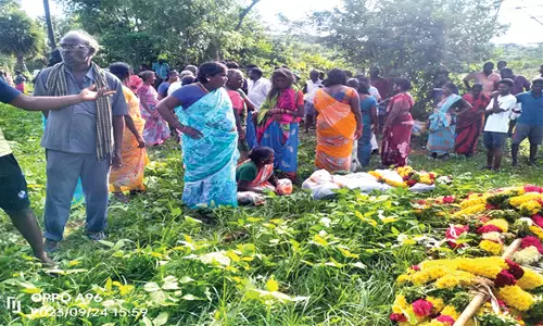 மயானத்திற்கு பாதை கேட்டு இறந்தவர் உடலுடன் போராட்டம்10 நாட்களில் நிரந்தர வழித்தடம் அமைக்க அதிகாரிகள் உறுதி