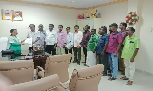 கூட்டுறவு சங்கங்களில் லாரி, டெம்போ போன்ற வாகனங்கள் வாங்குமாறு நிர்பந்திக்க கூடாது