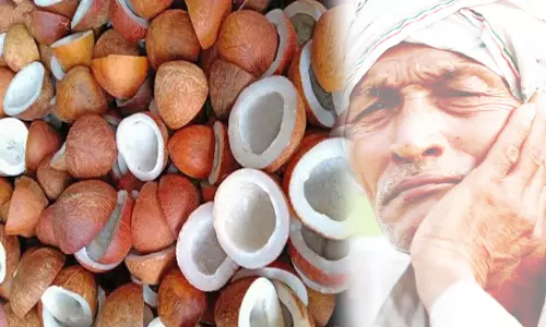 கொப்பரை விற்பனை செய்த விவசாயிகளுக்கு  4 மாதங்களாக பணம் வழங்காததால் அவதி