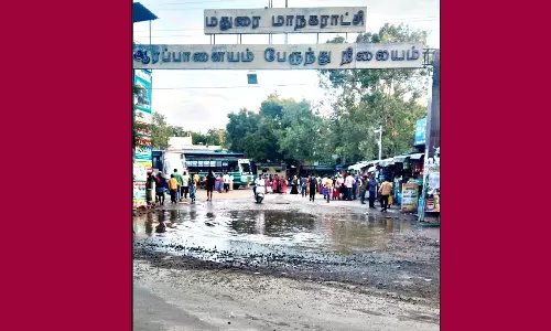 ஆரப்பாளையம் பஸ் நிலையத்தில் கழிவுநீர்-குப்பைகள் தேங்கி சுகாதார சீர்கேடு