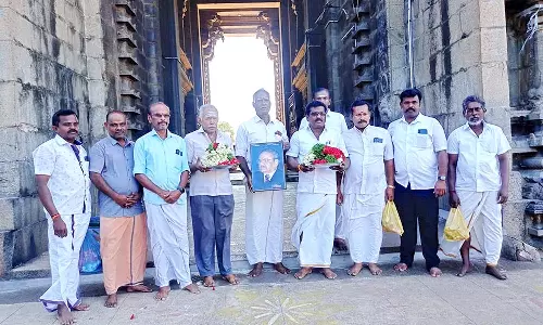 டாக்டர் பா.சிவந்தி ஆதித்தனாரின் 88-வது பிறந்த நாள்-தென்காசி கோவிலில் சிறப்பு பூஜை