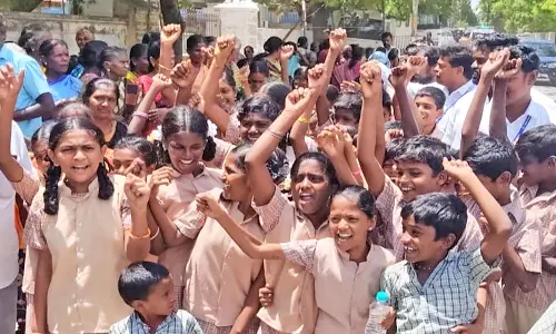 பச்சையாற்றில் மணல் திருட்டை தடுக்க நடவடிக்கை எடுக்க வேண்டும்- கலெக்டரிடம் பொதுமக்கள் மனு