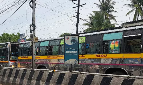 அடுத்தடுத்து 3 பஸ்கள் மோதல்