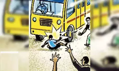 அரசு பஸ் சக்கரத்தில் சிக்கி எம்.பி.ஏ. பட்டதாரி தலை நசுங்கி சாவு