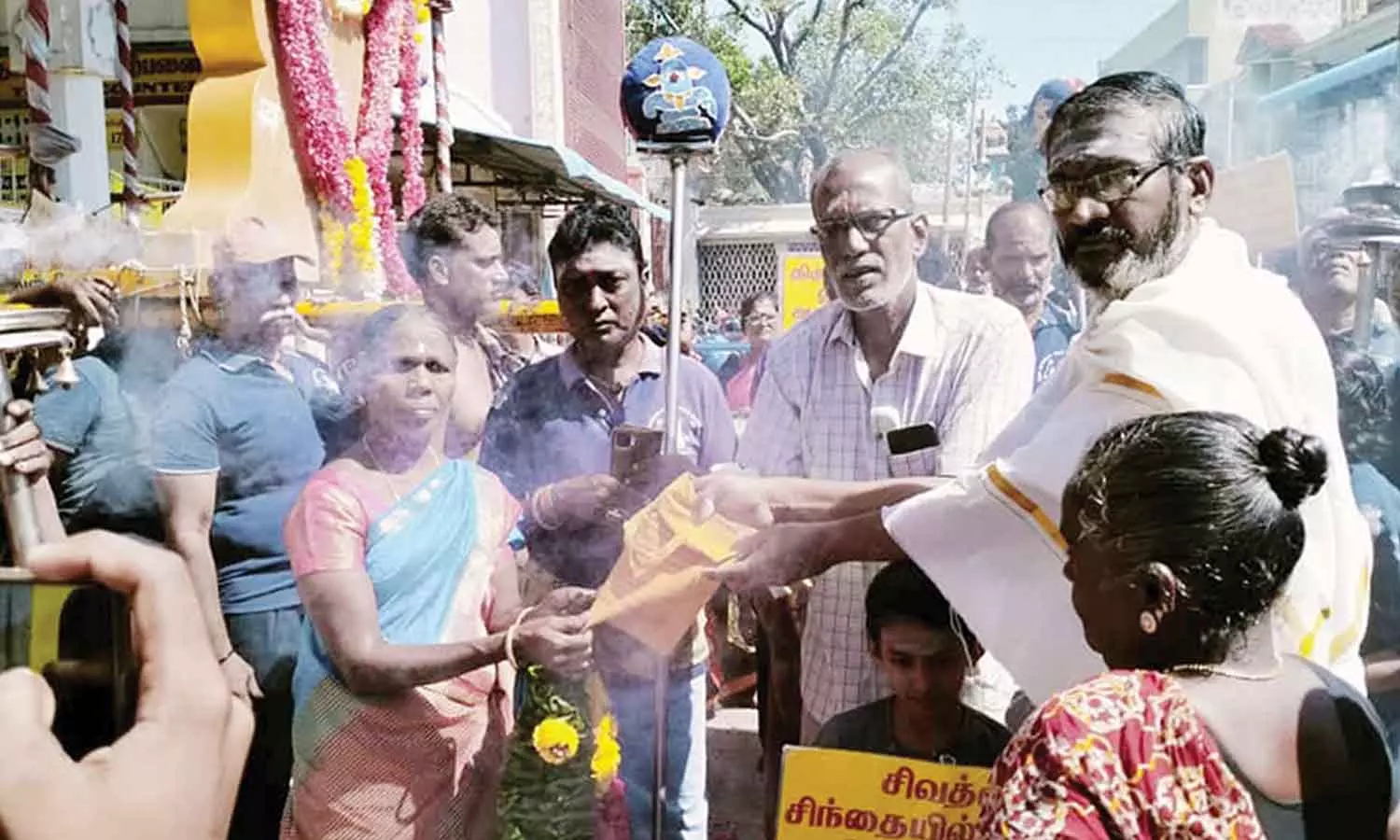 ஆலய தூய்மையை வலியுறுத்தி திருவேற்காட்டில் விழிப்புணர்வு பேரணி ஆலய தூய்மையை வலியுறுத்தி திருவேற்காட்டில் விழிப்புணர்வு பேரணி