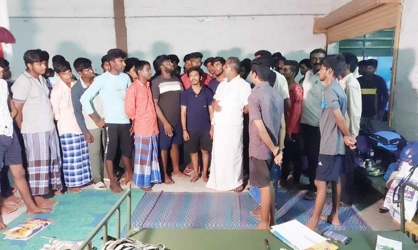 அரசு கல்லூரி விடுதியை தருமபுரி எம்.எல்.ஏ ஆய்வு அரசு கல்லூரி விடுதியை தருமபுரி எம்.எல்.ஏ ஆய்வு