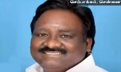 கார் மோதி விபத்து: காங்கிரஸ் மாவட்ட தலைவர் பலி