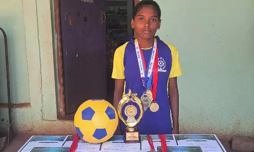 தமிழக கால்பந்து அணிக்கு தேர்வான நத்தம் மாணவி