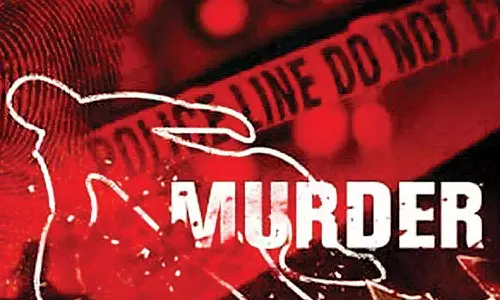 வாலிபரை கொன்று தண்டவாளத்தில் உடலை வீசிச்சென்ற மர்ம நபர்கள்- கொலையாளிகளை பிடிக்க தனிப்படையினர் தீவிரம்