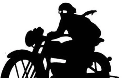 காஞ்சிபுரத்தில் மோட்டார் சைக்கிள் திருடிய வாலிபர்களுக்கு தர்ம அடி