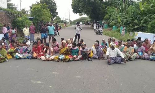 துறையூர் அருகே 100 நாள் வேலையில் சம்பளம் வழங்காததை கண்டித்து பொதுமக்கள் சாலை மறியல்