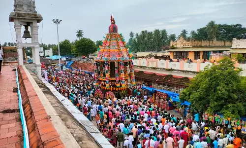 இன்று கோலாகலமாக நடைபெற்றதுகுணசீலம் பெருமாள் கோவில் தேரோட்டம்வடம் பிடித்து இழுத்த ஆயிரக்கணக்கான பக்தர்கள்