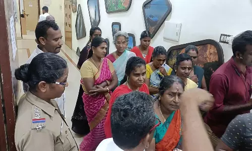 ஜெபக்கூடம் கட்டும் விவகாரம் - நாகர் கலெக்டர் அலுவலகத்தில் திரண்ட பொதுமக்களால் பரபரப்பு